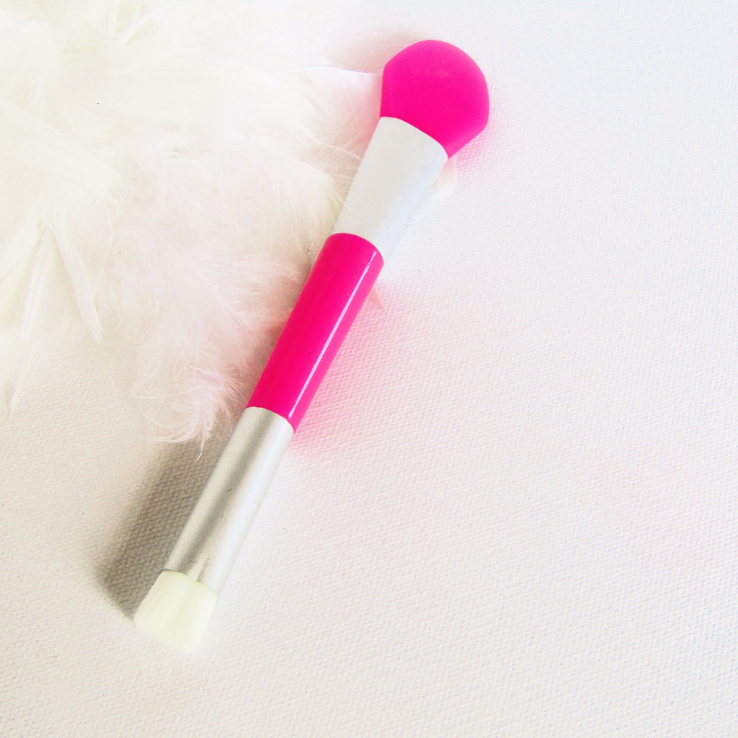 FACE MASK APPLICATOR